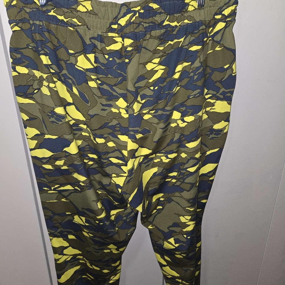 Super comfortable Fabletics pants - Picture 3 of 3